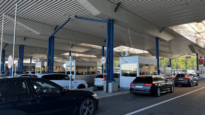 Putnička vozila čekaju dva sata na Batrovcima na izlazu iz Srbije, na naplatnim stanicama bez zadržavanja