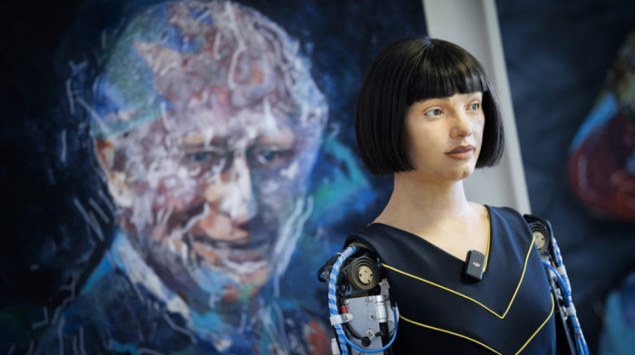 "Kralj algoritma": Robot Ai-Da naslikala portret britanskog monarha Čarlsa III