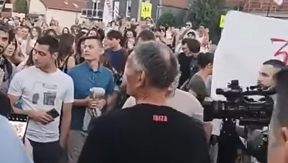 Protest u Nišu ispred TV Niš, skupovi u nekoliko mesta u Srbiji