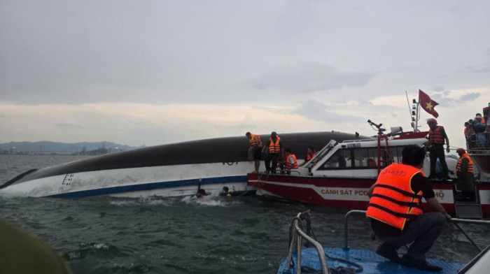 Tragedija u zalivu Halong u Vijetnamu: Prevrnuo se turistički brod - 18 nastradalo, nestale 23 osobe, bilo i dece
