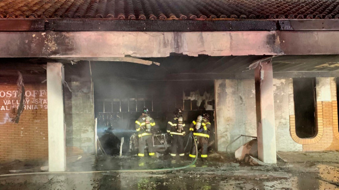 U Kaliforniji uhapšen vozač koji je udario u poštu u San Hozeu i izazvao požar