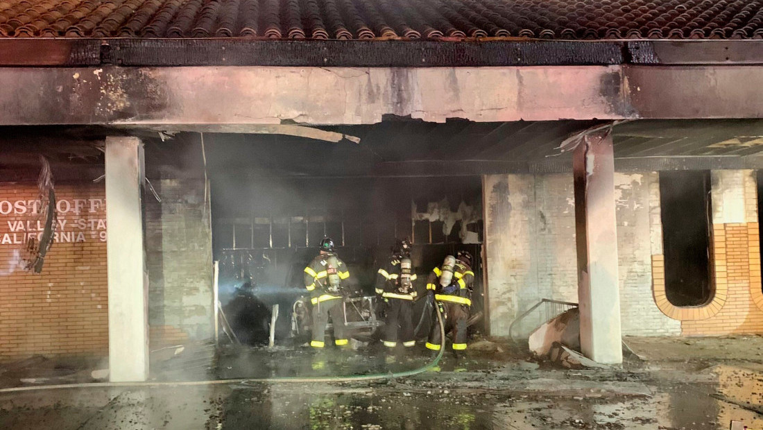 U Kaliforniji uhapšen vozač koji je udario u poštu u San Hozeu i izazvao požar