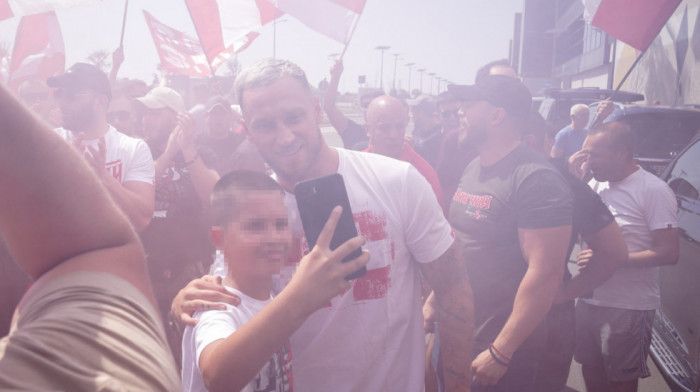 Marko Arnautović stigao u Beograd: Na aerodromu ga sačekali direktor Terzić i navijači