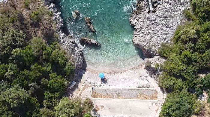 26 metara čistog užitka: Gde se nalazi najmanje poznata plaža Crne Gore koja očarava tirkiznom bojom mora