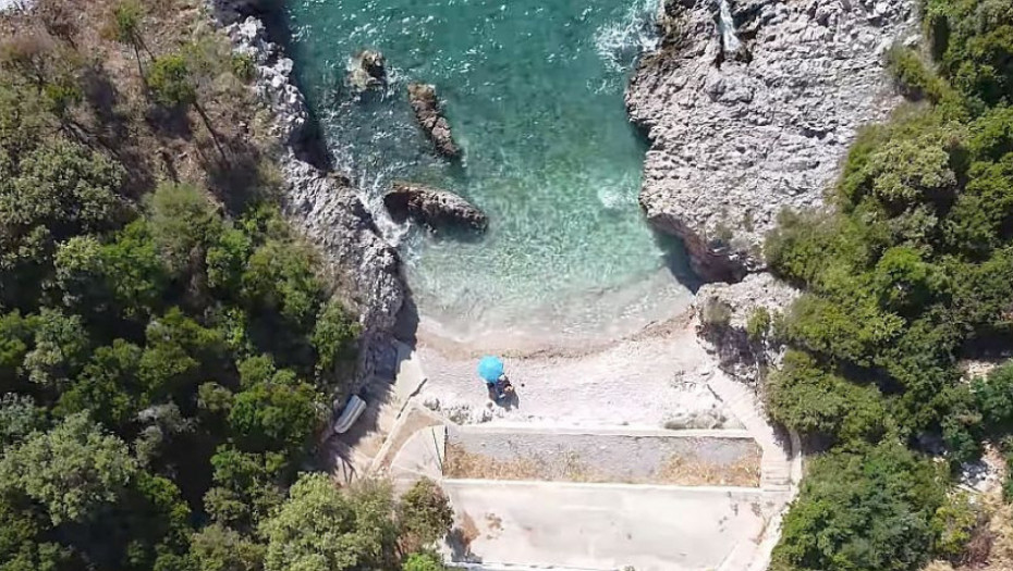 26 metara čistog užitka: Gde se nalazi najmanje poznata plaža Crne Gore koja očarava tirkiznom bojom mora