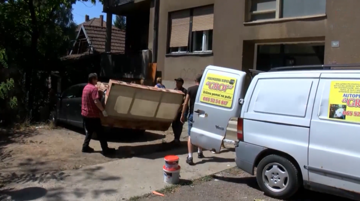 Srpska porodica iseljena iz stana u Kosovskoj Mitrovici: Tvrde da su zakoniti vlasnici