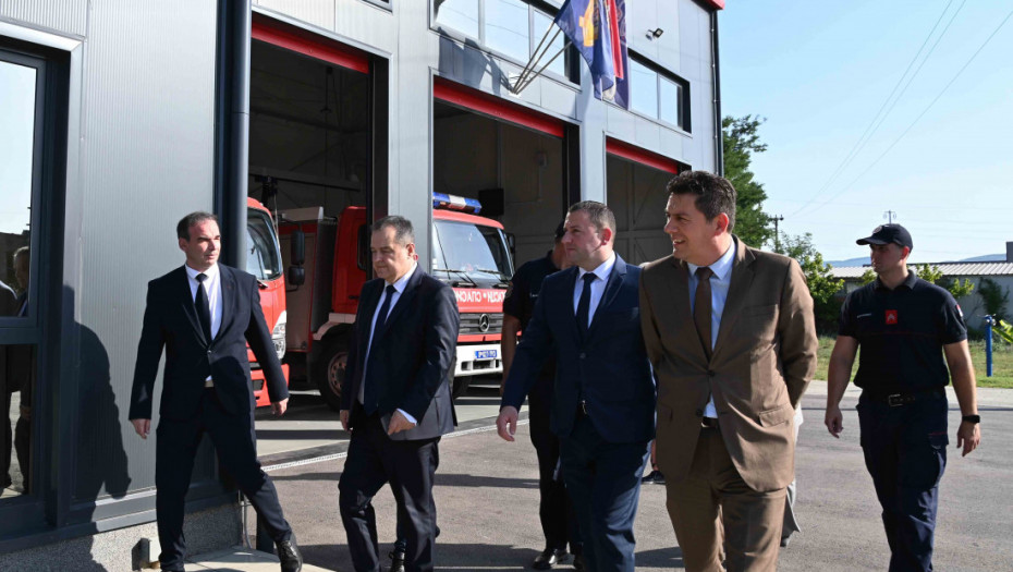 Dačić u Knjaževcu: MUP će nastaviti ulaganja u opremu, uslove rada i obuke pripadnika policije i vatrogasaca