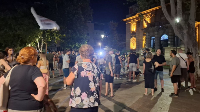 Održan protest "Niška lutrija": Studenti i građani se okupili ispred Gradske kuće