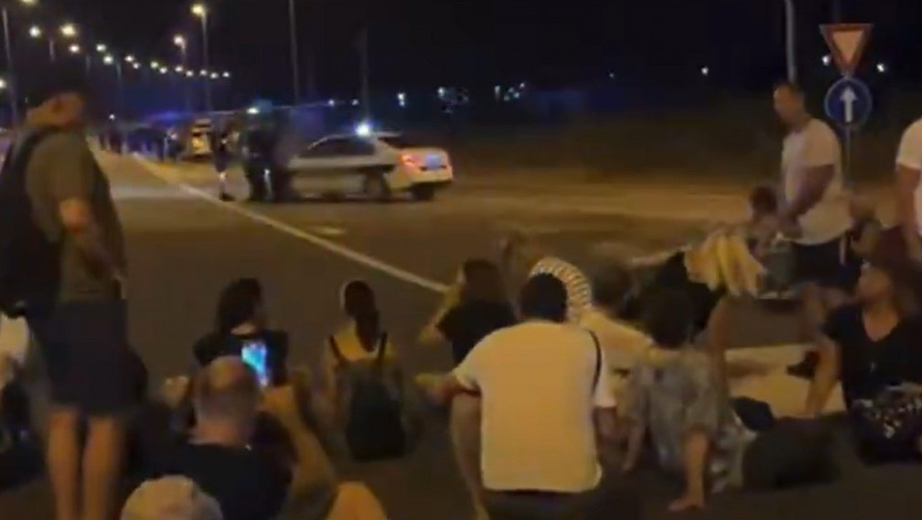 Blokada autoputa kod Lajkovca: Demonstranti na kratko obustavili saobraćaj na Milošu Velikom, intervenisala policija