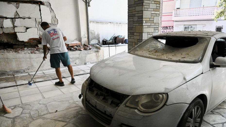 Snažna eksplozija ispred stambene zgrade u Solunu, dvoje povređenih