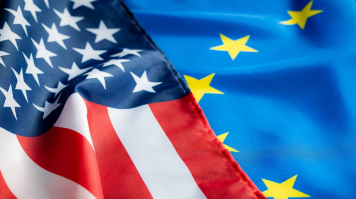 Pregovaračka delegacija SAD otputovala u Škotsku na pregovore sa EU, Amerikanci "oprezno optimistični"