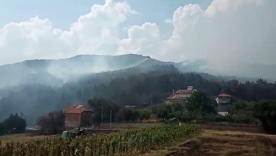 Požar kod Vranja se širi: Vatra iz Lukova krenula ka Bareliću, gori i Srednji Del