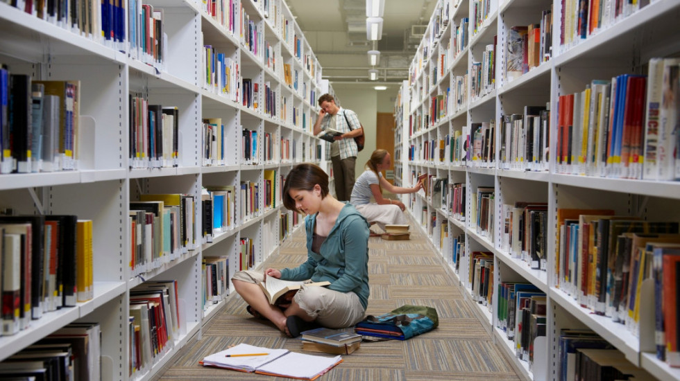 Raspisan konkurs za stipendiranje najboljih studenata: Ko sve ima pravo da se prijavi (VIDEO)