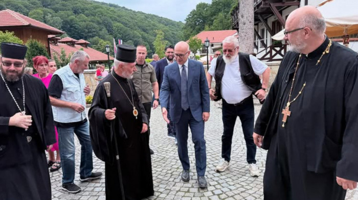 Vučević posetio Tumane, dobio Orden svetog apostola i jevanđeliste Luke prvog reda