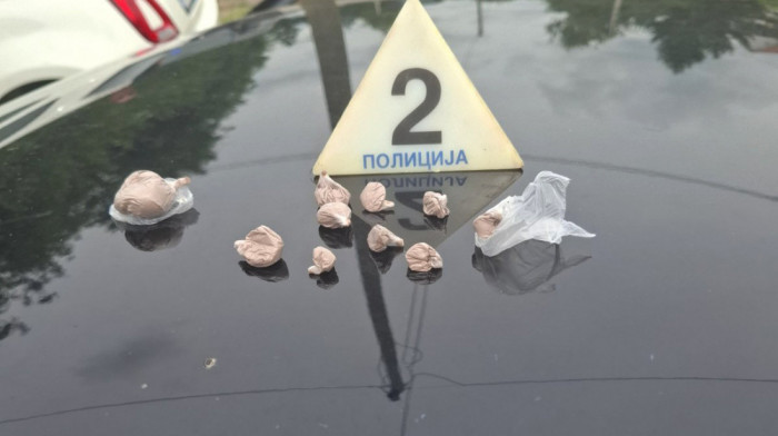 Hapšenje u Obrenovcu: Nađen heroin u automobilu, u pokušaju da pobegnu osumnjičeni oštetili policijsko vozilo