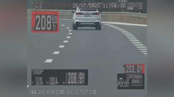 Vozio BMW brzinom od 208 kilometara na čas: Mladić isključen iz saobraćaja zbog nasilničke vožnje (VIDEO)