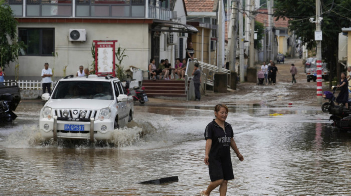 Velike poplave pogodile Peking: Najmanje 30 osoba poginulo, desetine hiljada evakuisanih (FOTO)