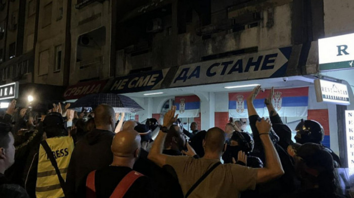U Kraljevu i Novom Sadu na protestima incidenti ispred prostorija SNS-a