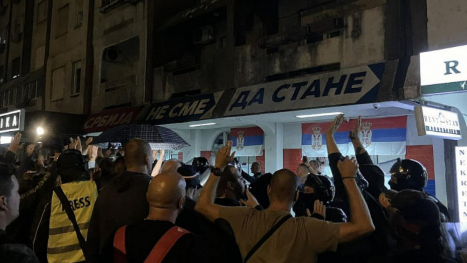 U Kraljevu i Novom Sadu na protestima incidenti ispred prostorija SNS-a