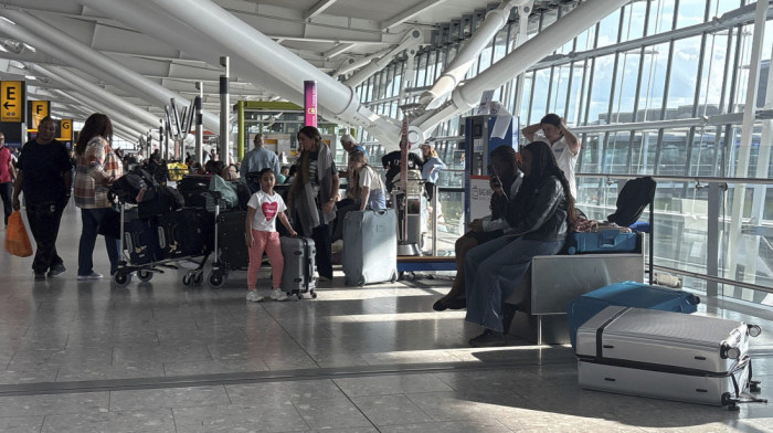 Poplave poremetile saobraćaj do dva terminala aerodroma Hitrou