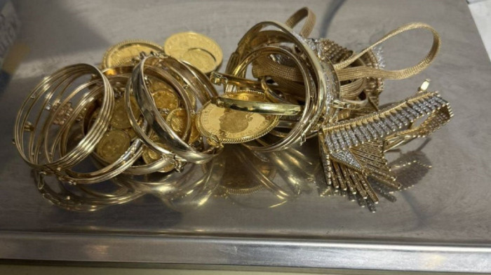 Na graničnom prelazu Horgoš sprečen pokušaj krijumčarenja skoro pola kilograma zlata, vrednost skoro 42.000 evra