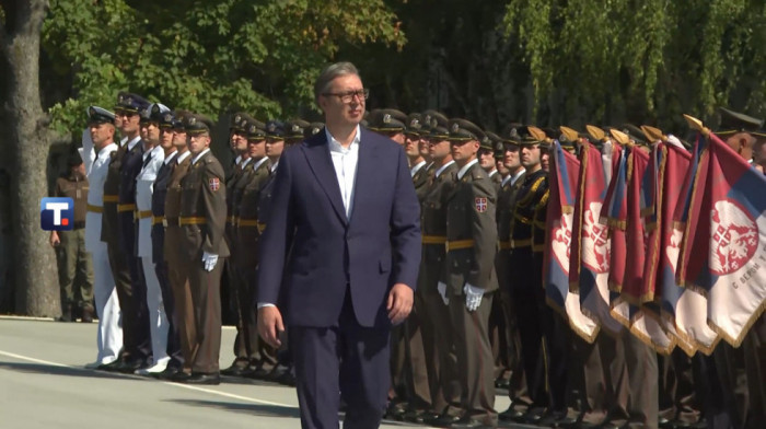 Vučić na promociji najmlađih oficira: ""Živimo u svetu bez prava i poretka, svi gledaju kako da se  dočepaju teritorije"
