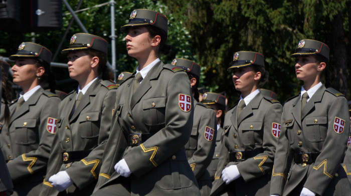 Macura: Ponosna sam što vidim sve više žena u Vojsci Srbije