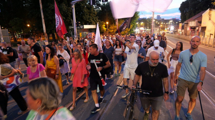 Protest na Autokomandi, demonstranti došli pred kuću pred u kojoj navodno živi premijer Macut