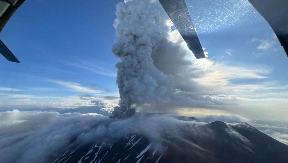 Vulkan Krašeninikov na Kamčatki eruptirao prvi put posle 600 godina: Oblak pepela uzdigao se i do šest kilometara