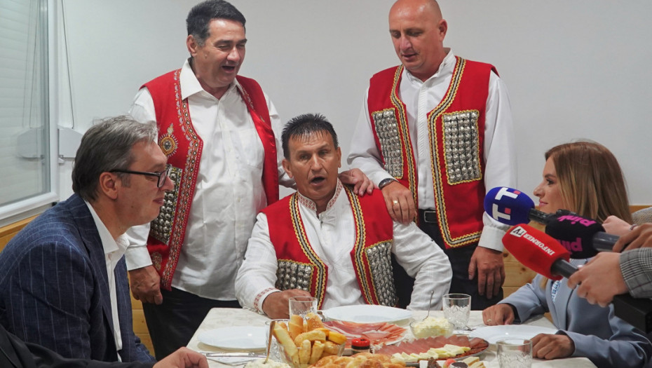 Vučić u Banstolu: Obilazi porodicu Radan, koja je proterana u akciji "Oluja"