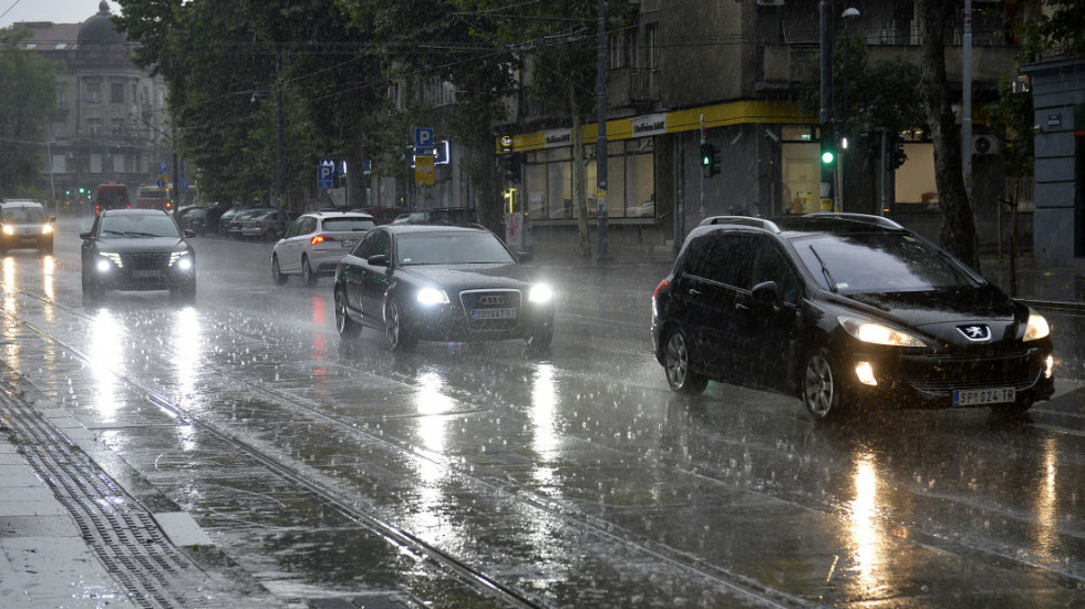 MUP se oglasio zbog nagle promene vremena: U Srbiju stižu obilne padavine, upozorava i RHMZ