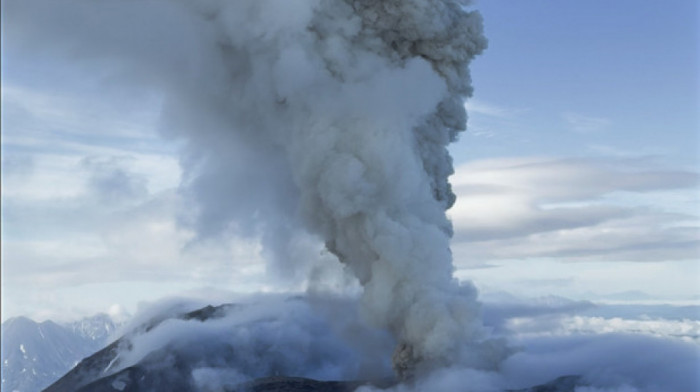 Snažna erupcija na Kamčatki: Vulkan izbacuje pepeo 11,5 kilometara u vis