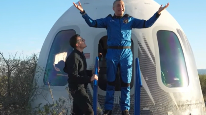 Zastava Srbije prvi put u svemiru: Turski biznismen na letu kompanije Blue Origin odao počast supruzi Jeleni