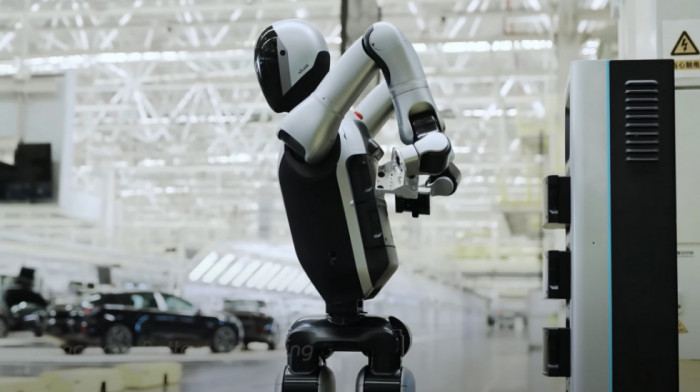 Roboti naučili da sami menjaju baterije: Stanu na minut i nastave da rade (VIDEO)