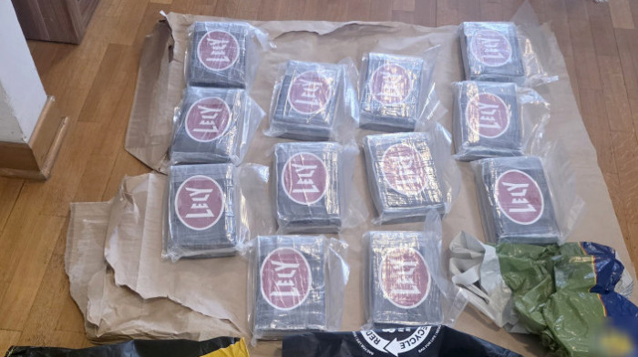 Velika zaplena droge u Beogradu: Policija uhapsila tri osobe zbog posedovanja i prodaje 12 kilograma kokaina (VIDEO)