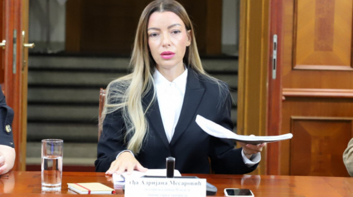 Mesarović u Novom Sadu: Vraćena srpska zastava, tamo gde joj je i mesto