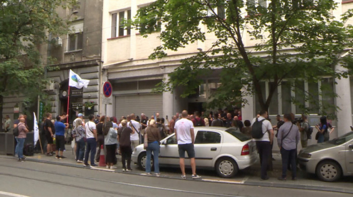 Strategija upravljanja javnim resursima: Javna rasprava u PKS, ispred komore protest