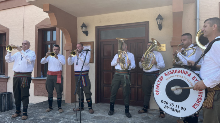 "Ovde se svira bez nota, ali se svira srcem": U Guči počeo 64. Sabor trubača (FOTO)