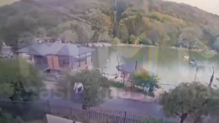 Trenutak pada žičare u Rusiji: Kabl pukao na visini od sedam metara, najmanje 10 ljudi povređeno (VIDEO)