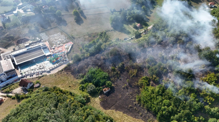 Veliki požar zahvatio novopazarsko naselje Rajčinoviće: Vatra zahvatila veliki deo livade