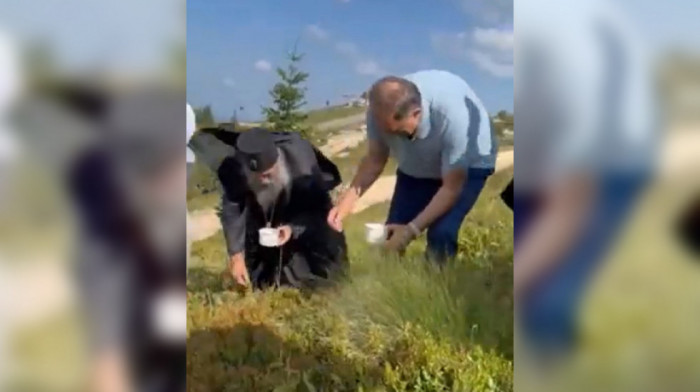 Dodik sa Porfirijem brao borovnice na Jahorini: "Kad su ruke čiste, a savest mirna i borovnica ima bolji ukus" (VIDEO)