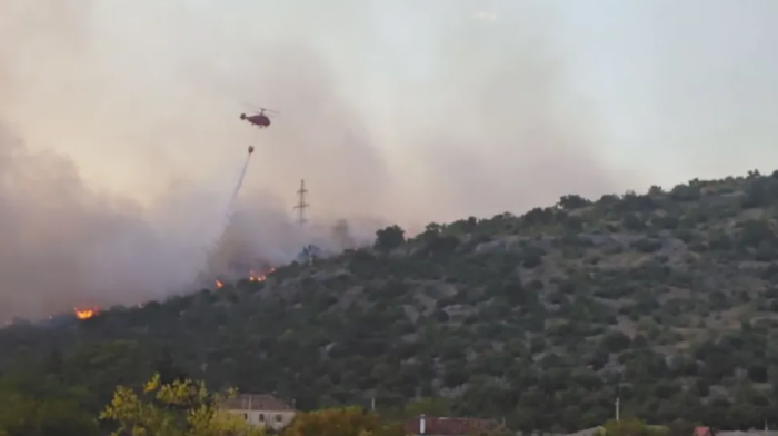 Kamov iz Srbije već angažovan na gašenju požara u Crnoj Gori: "Granice ne postoje kad je zaštita ljudskih života"