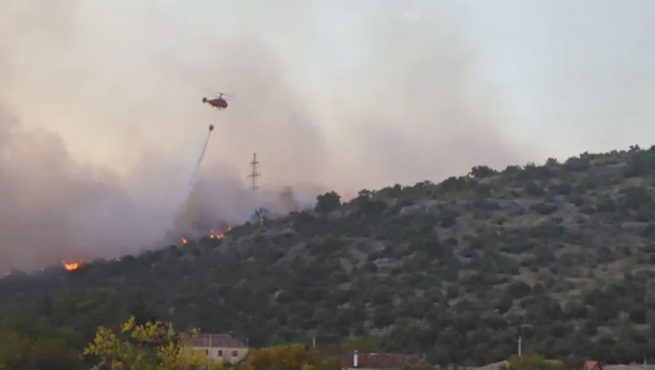 Kamov iz Srbije već angažovan na gašenju požara u Crnoj Gori: "Granice ne postoje kad je zaštita ljudskih života"