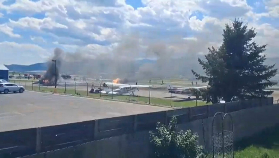 Avion sleteo na aerodrom u Montani i sudario se sa parkiranim avionom, izbio požar