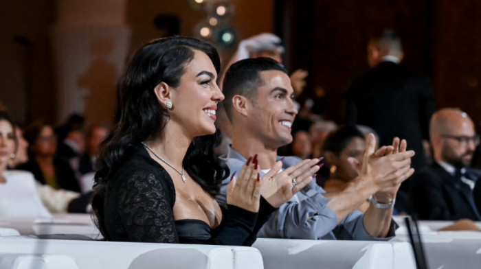Verili se Kristijano Ronaldo i Georgina Rodrigez: Manekenka se pohvalila ogromnim dijamantskim prstenom (FOTO)