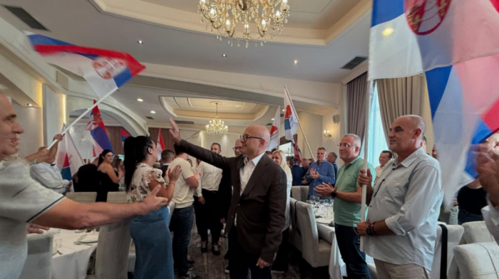 Vučević posetio Veternik i poručio građanima da budu jedinstveni ( FOTO)