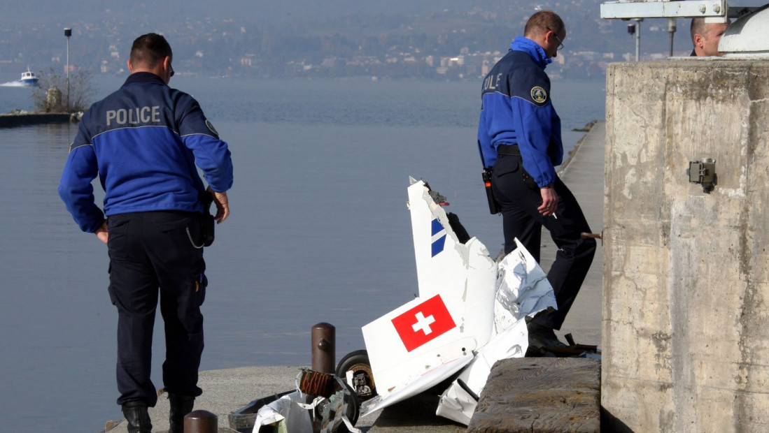 Mali avion se srušio u Ženevsko jezero i potonuo, dve osobe iz letelice spasene