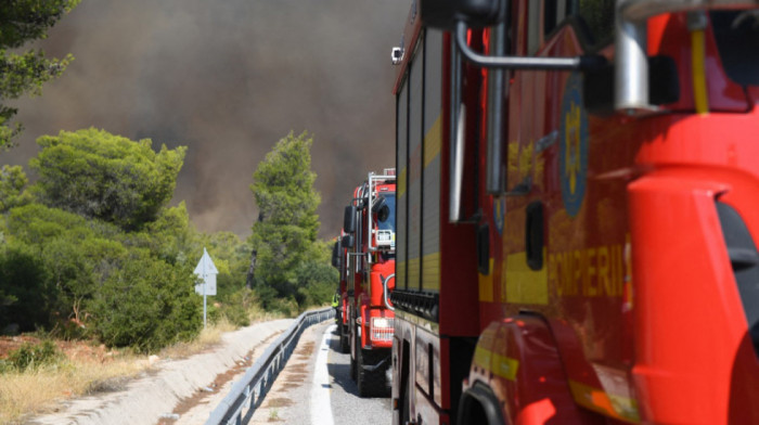 Nikolić: Požar u Kladovu lokalizovan, vatrogasno-spasilačke ekipe rade kontrolu žarišta