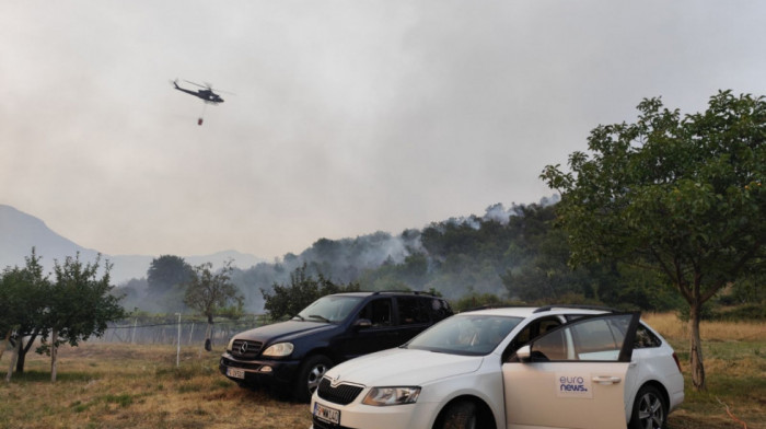 Kiša pomaže vatrogascima u Piperima i Kučima: "Super puma" menja helikopter Kamov iz Srbije