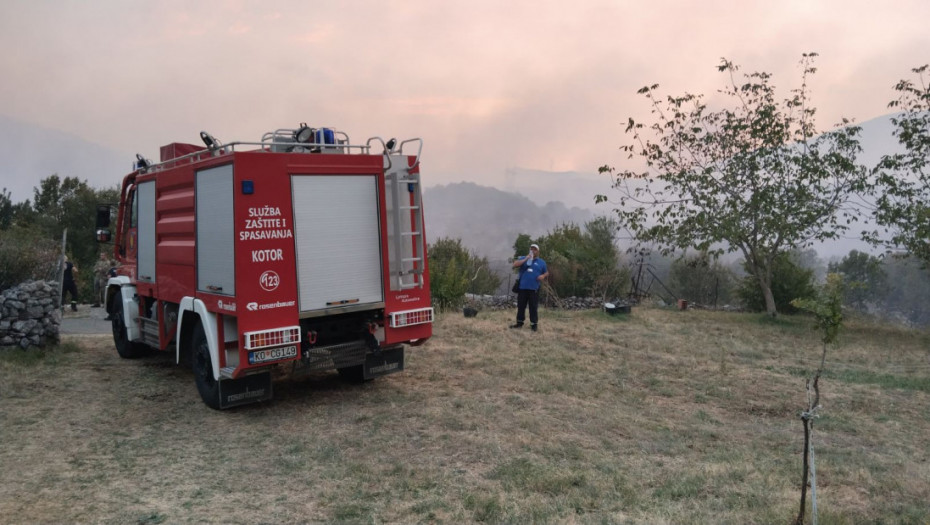 Požar kod Herceg Novog pod kontrolom, kuće odbranjene, stigao avion MUP-a